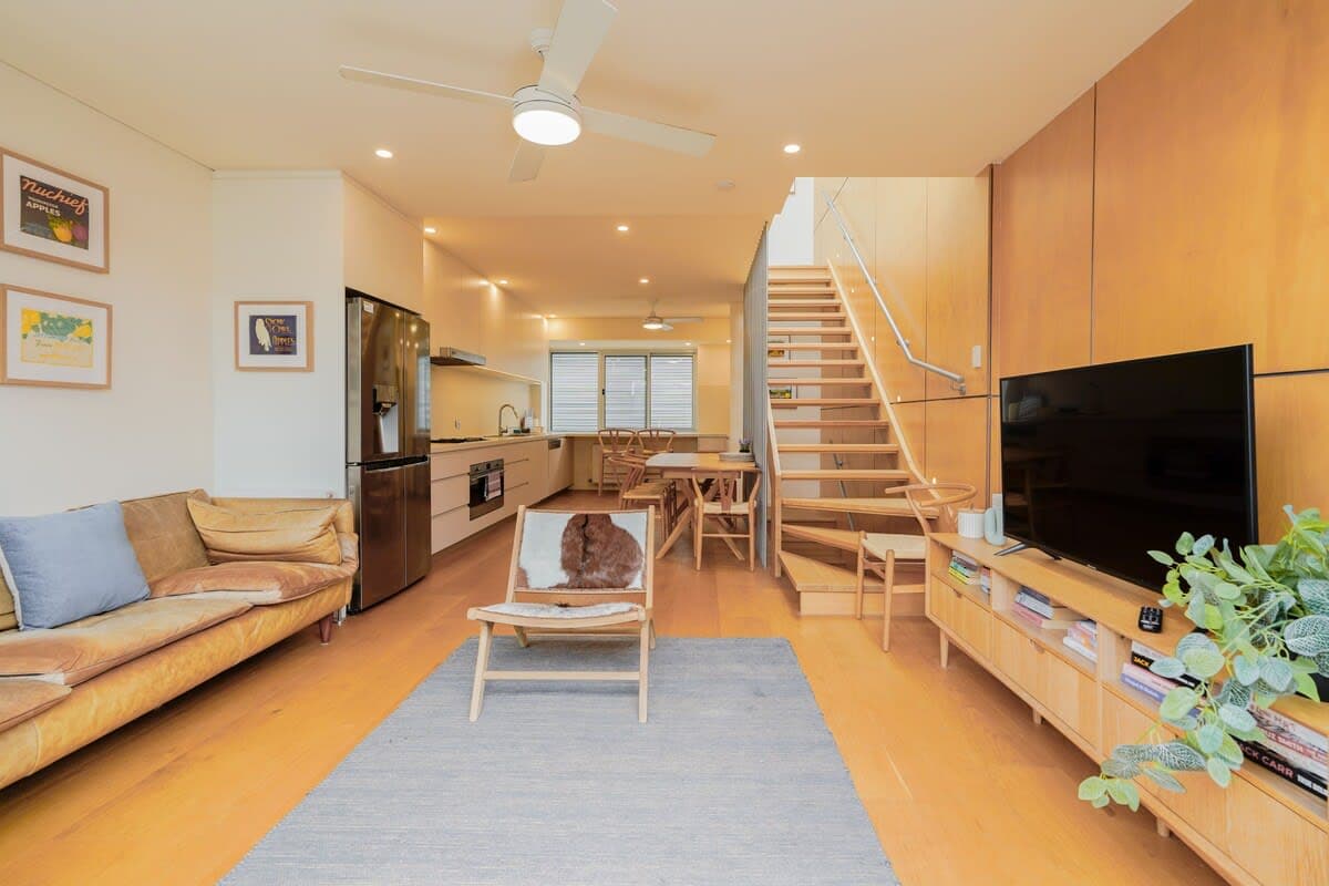 Furnished 4 Bedroom House in Carlton