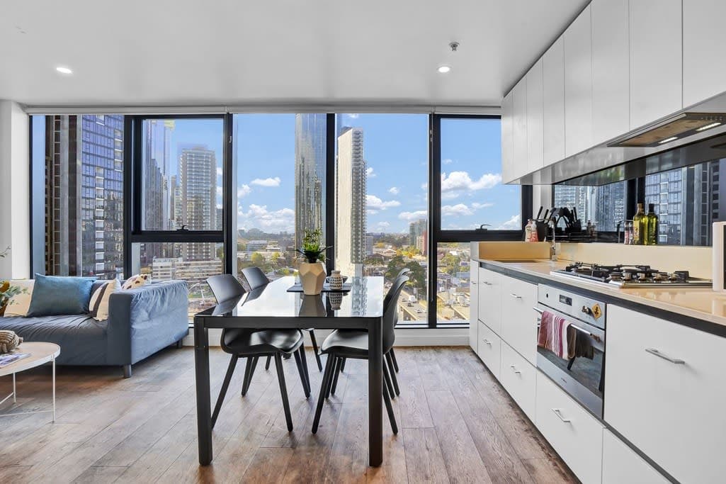 Furnished 2 Bedroom Apartment in Southbank