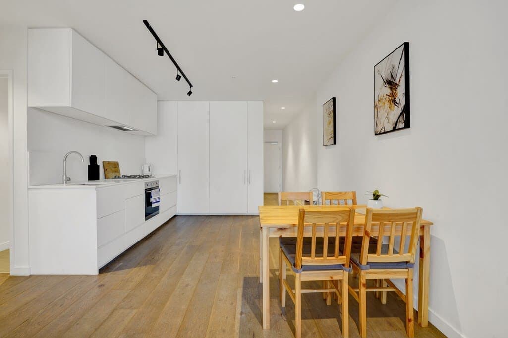 Furnished 2 Bedroom Apartment in West Melbourne