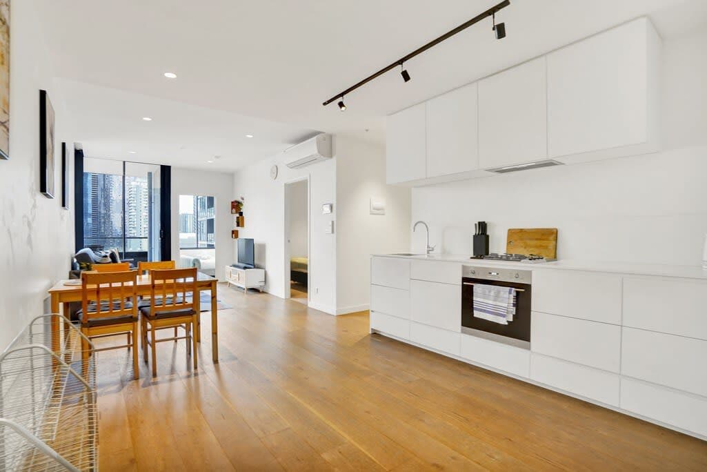 Furnished 2 Bedroom Apartment in West Melbourne