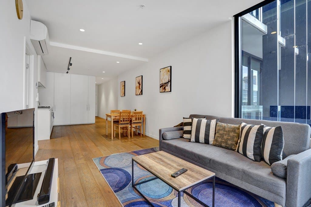 Furnished 2 Bedroom Apartment in West Melbourne