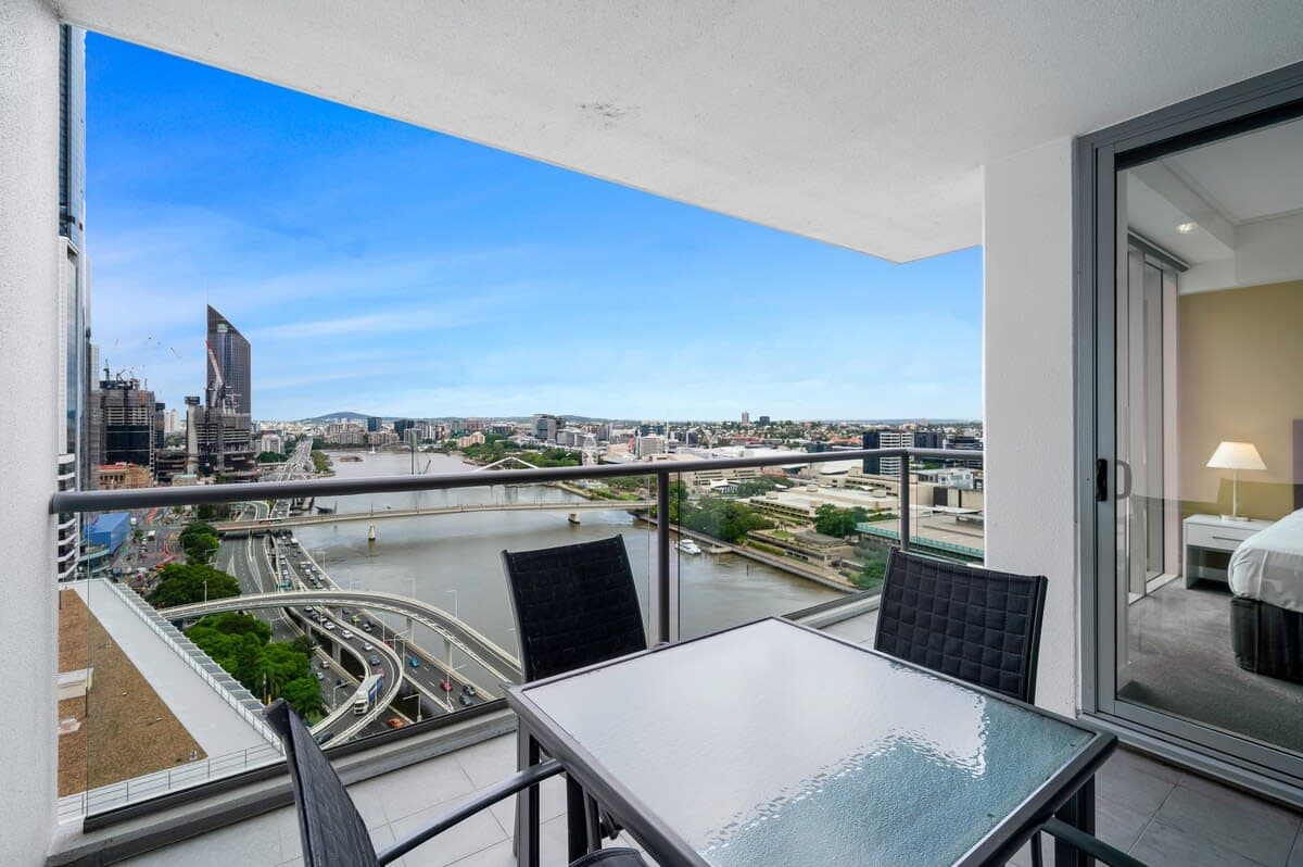 Furnished 2 Bedroom Apartment in Brisbane City