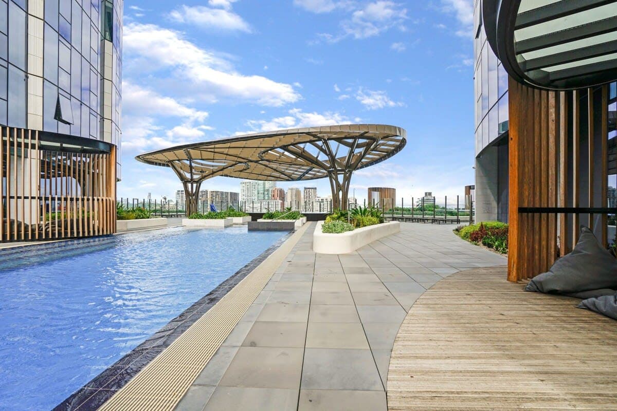 Furnished 2 Bedroom Apartment in Southbank