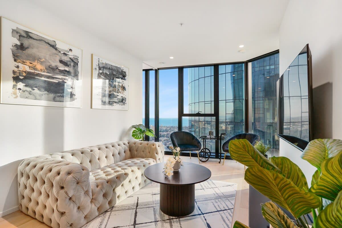 Furnished 2 Bedroom Apartment in Southbank