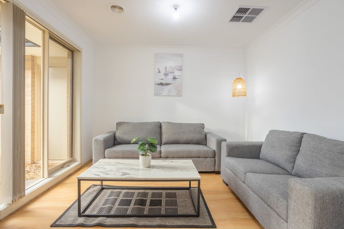 Furnished 4 Bedroom House in Tarneit