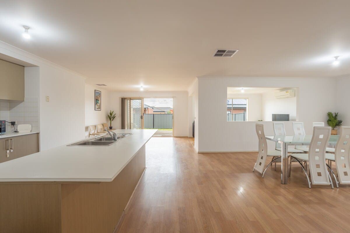 Furnished 4 Bedroom House in Tarneit