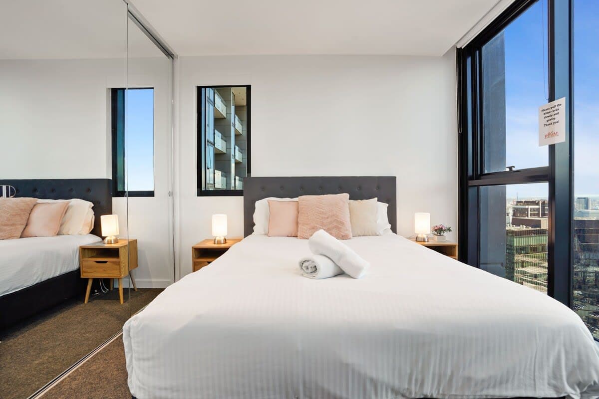 Furnished 2 Bedroom Apartment in Southbank