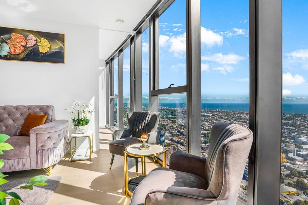 Furnished 2 Bedroom Apartment in Southbank