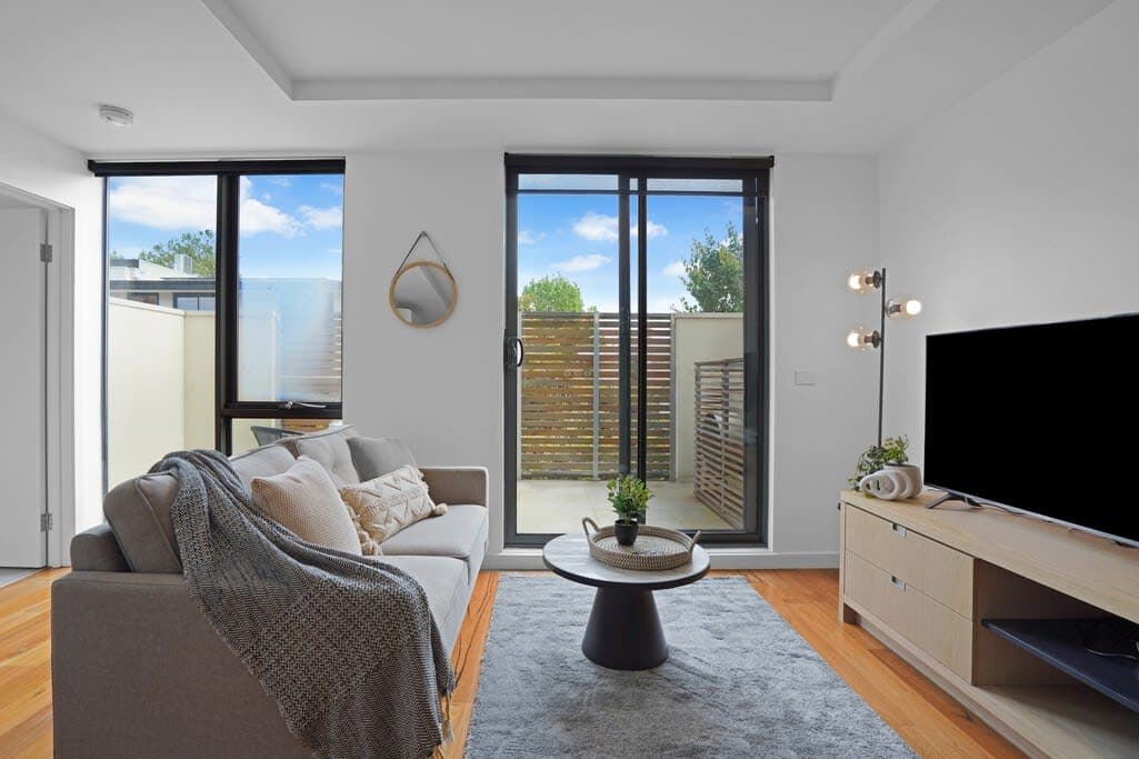Furnished 2 Bedroom Apartment in Prahran
