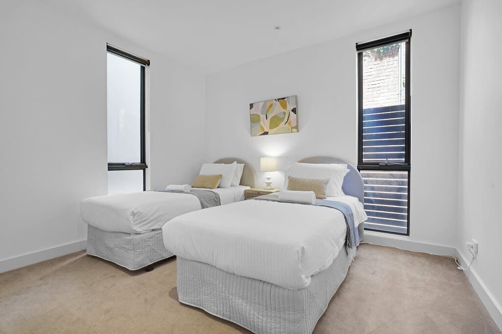 Furnished 2 Bedroom Apartment in Prahran