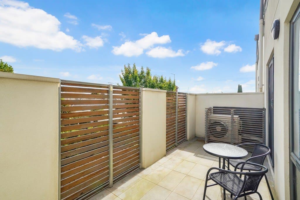 Furnished 2 Bedroom Apartment in Prahran