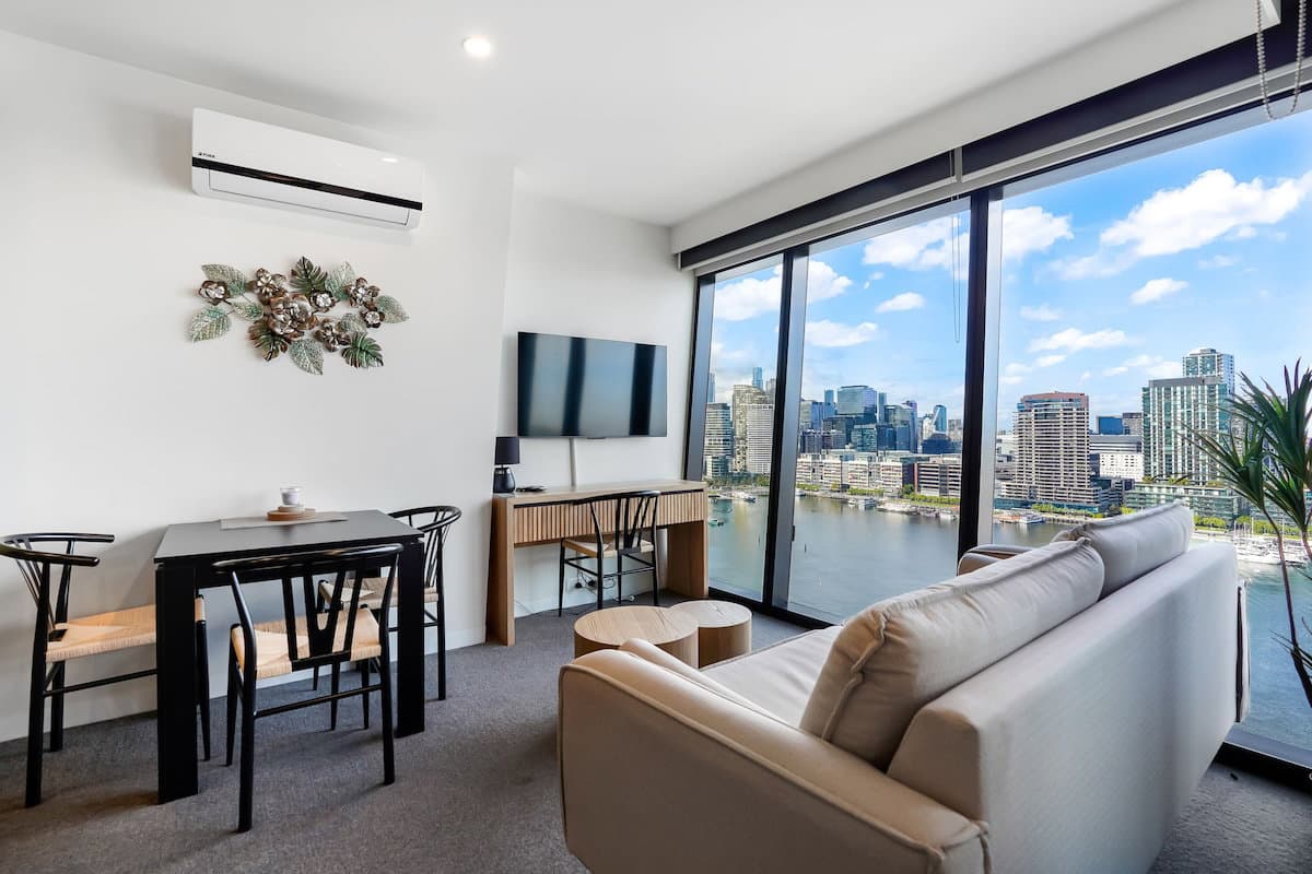 Furnished 1 Bedroom Apartment in Docklands