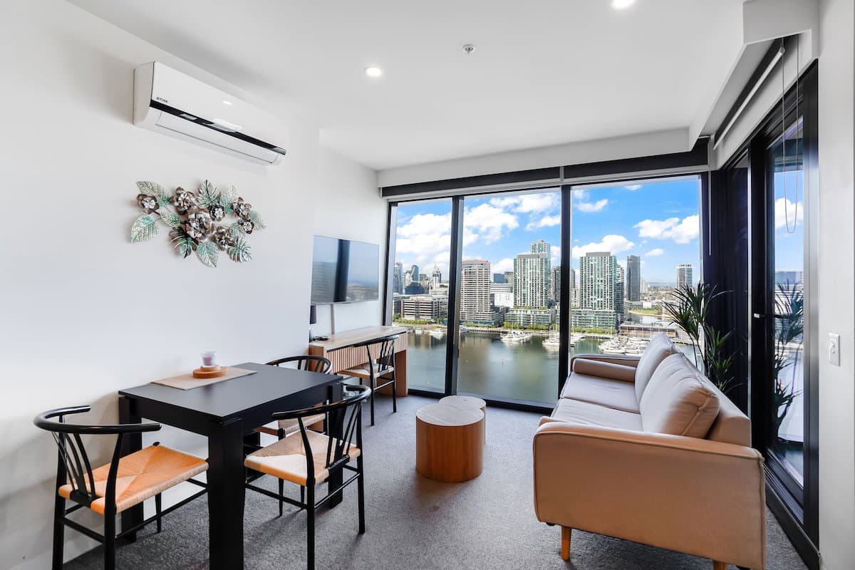 Furnished 1 Bedroom Apartment in Docklands