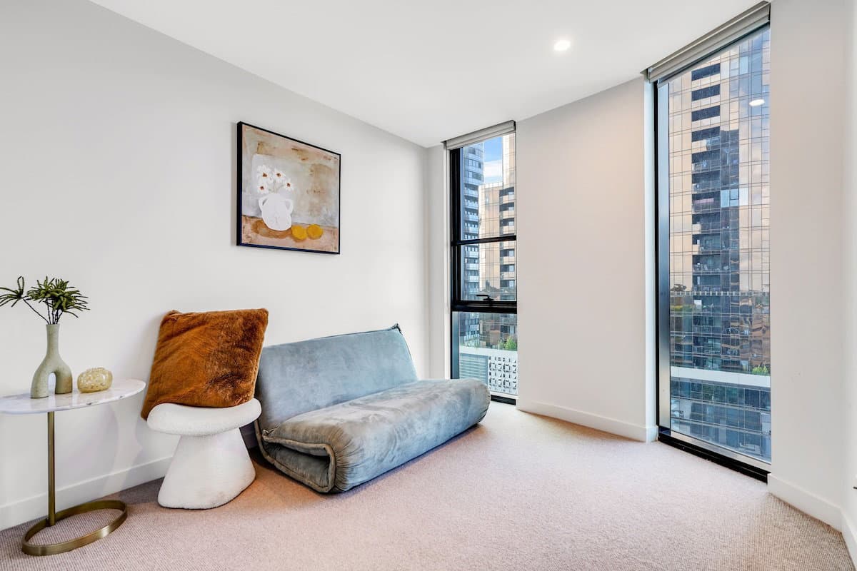 Furnished 1 Bedroom Apartment in Box Hill