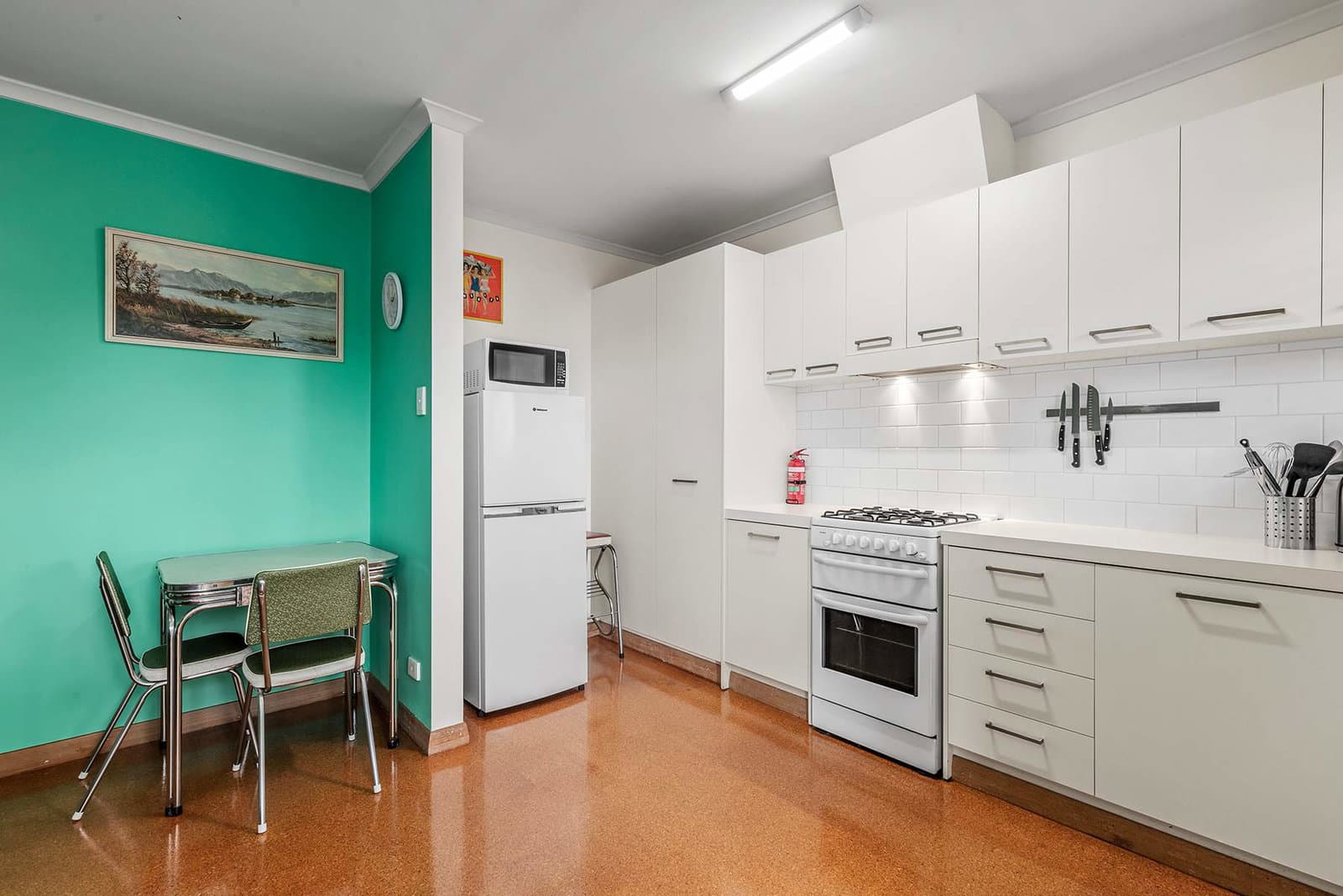 Furnished 1 Bedroom Apartment in Newtown