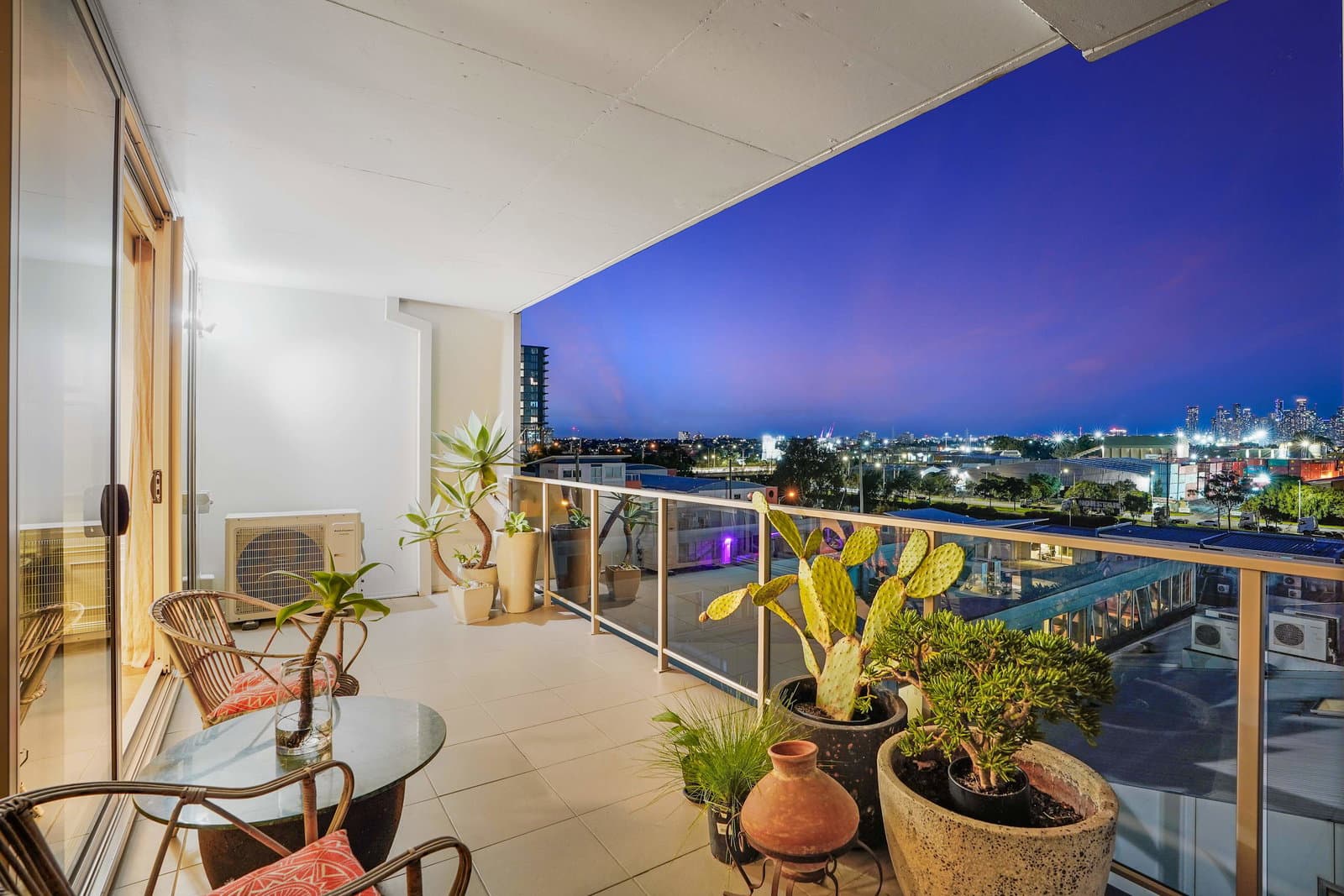 Furnished 2 Bedroom Apartment in Footscray