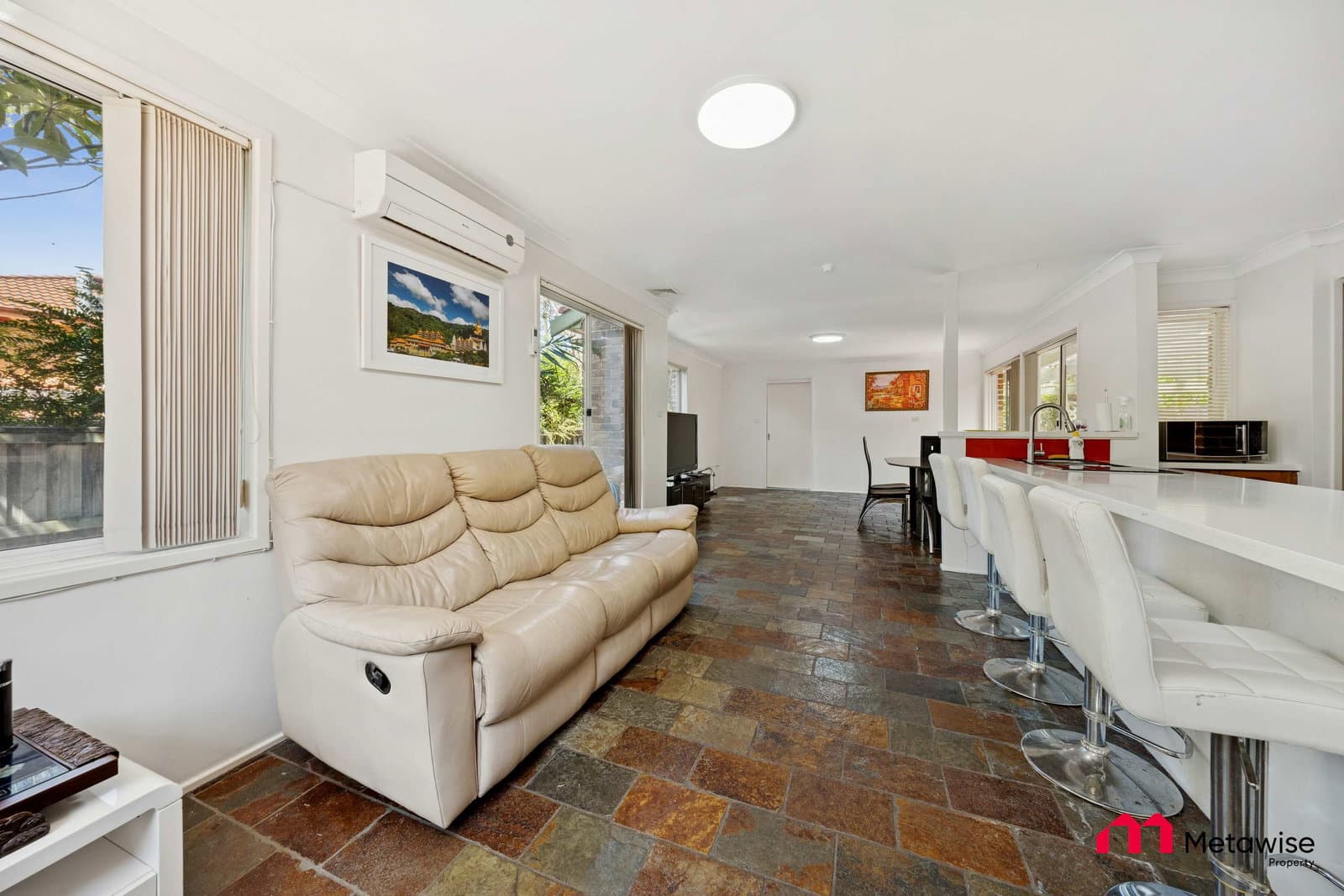 Furnished 1 Bedroom House in Castle Hill