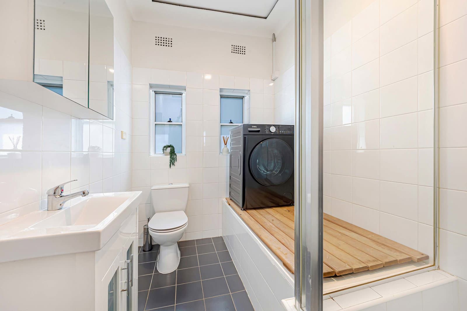 Furnished 2 Bedroom Apartment in Earlwood