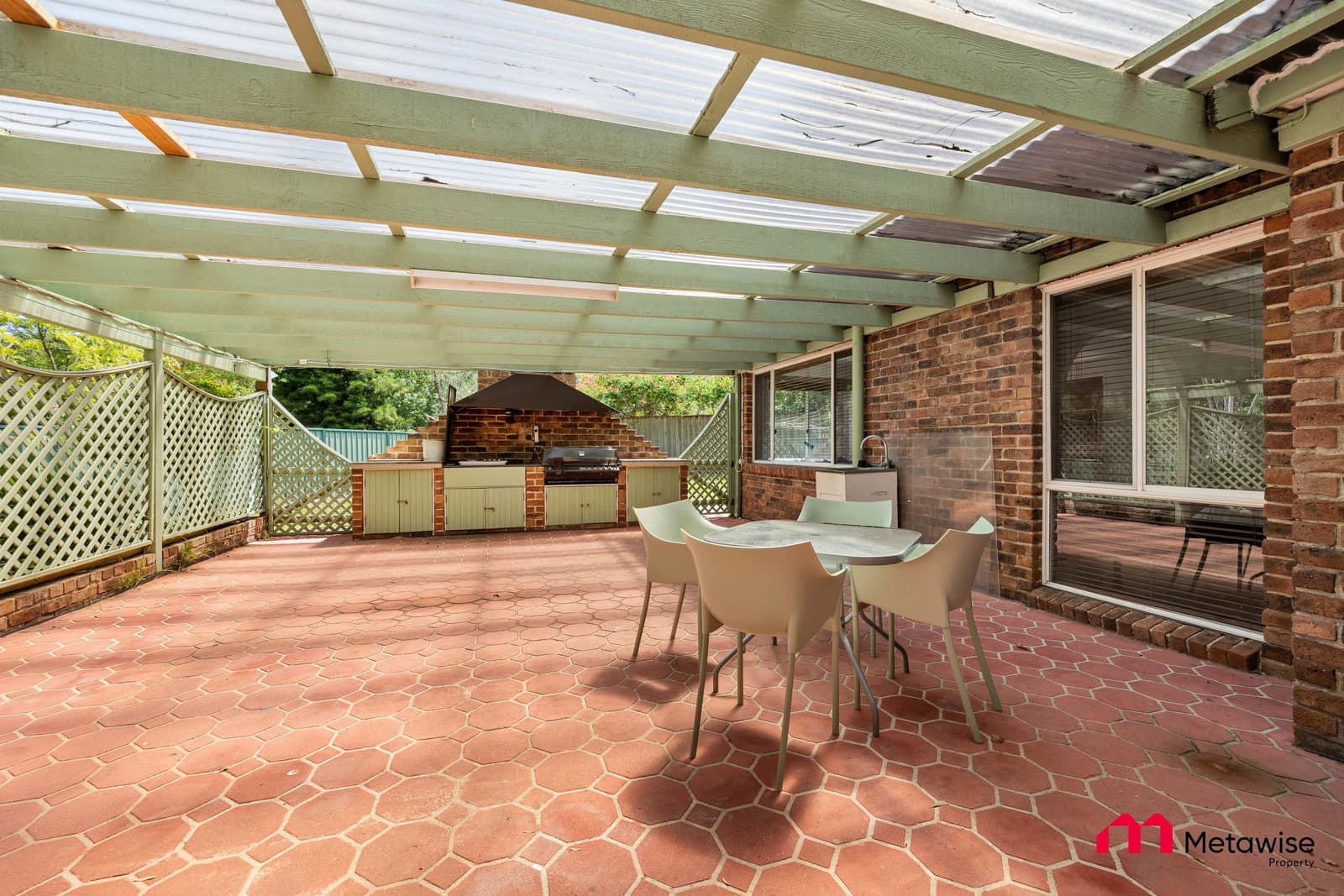 Furnished 1 Bedroom House in Castle Hill