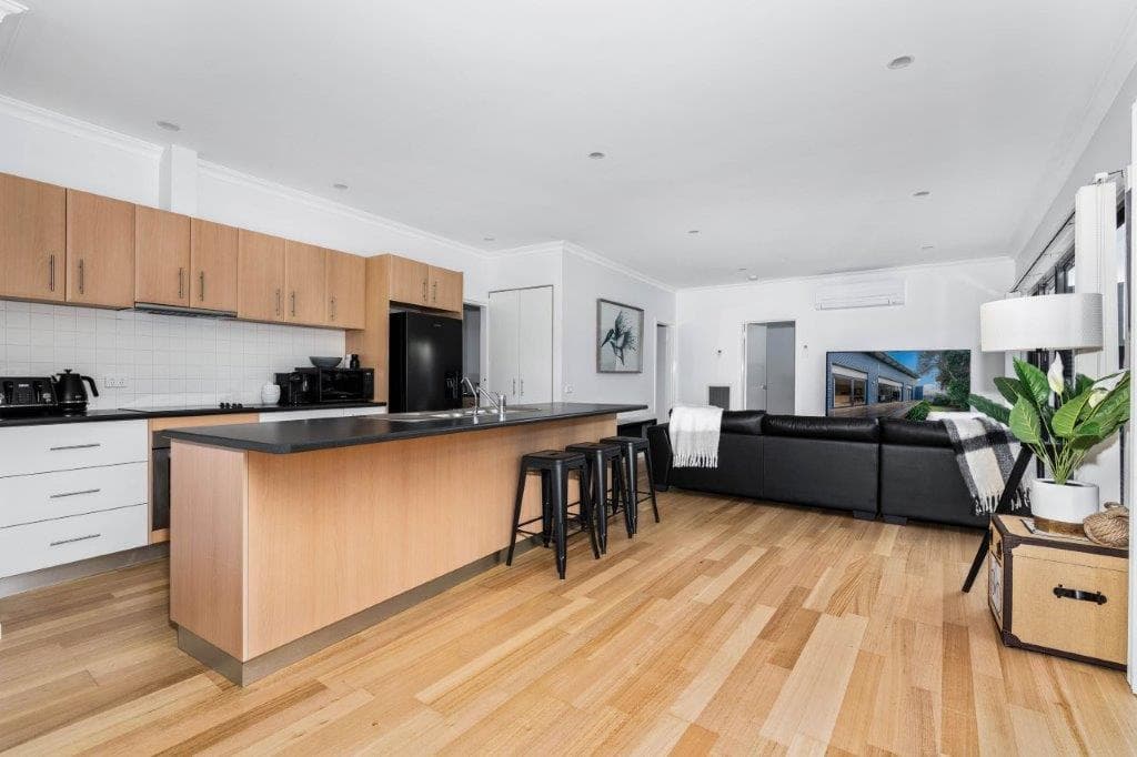Furnished 3 Bedroom House in Inverloch