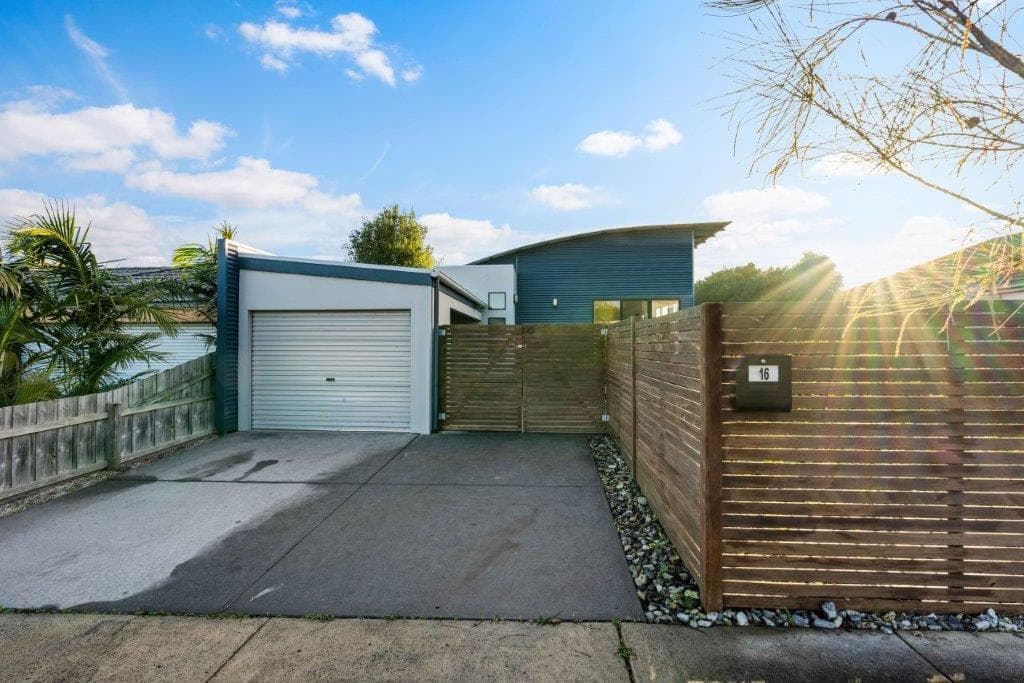 Furnished 3 Bedroom House in Inverloch
