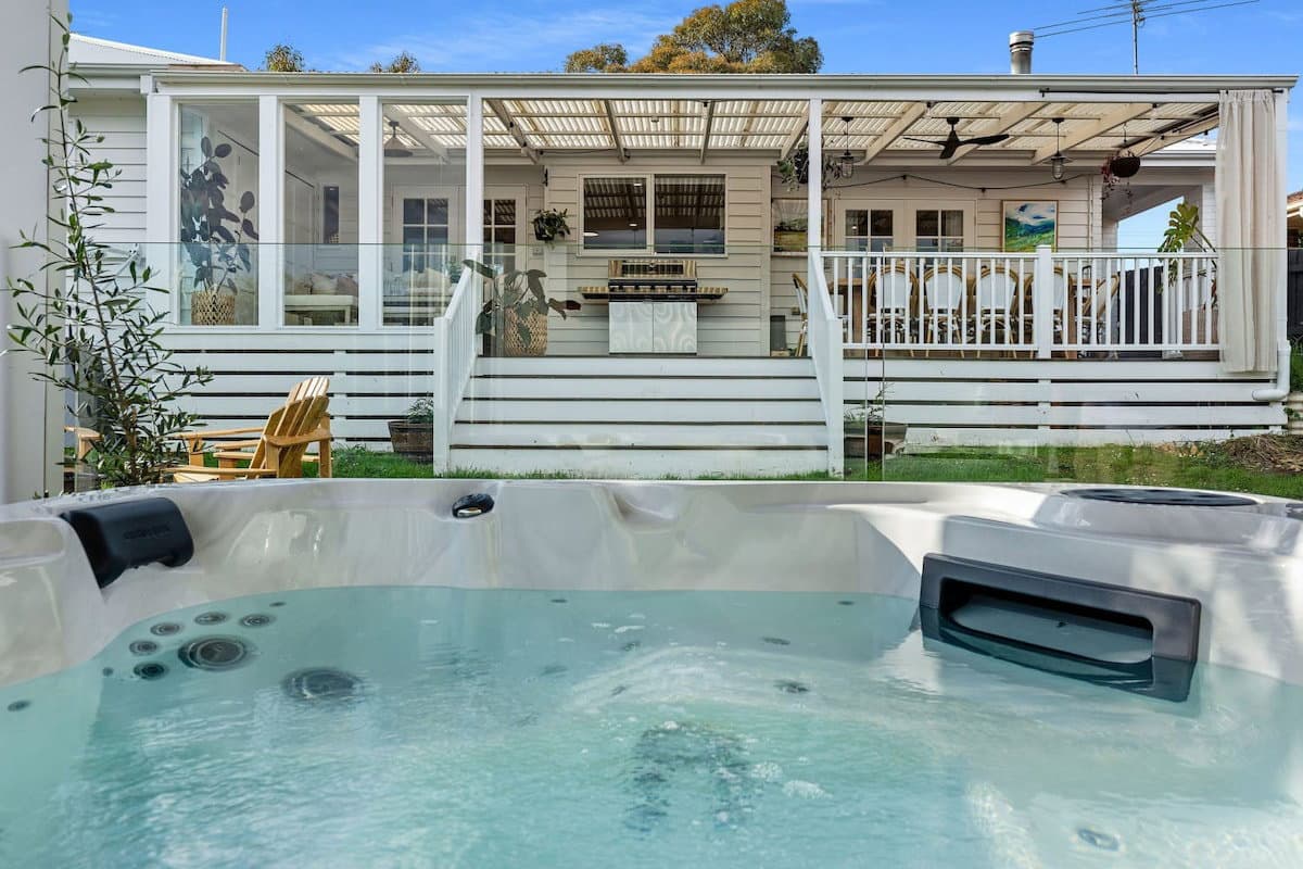 Furnished 6 Bedroom House in Yarra Glen