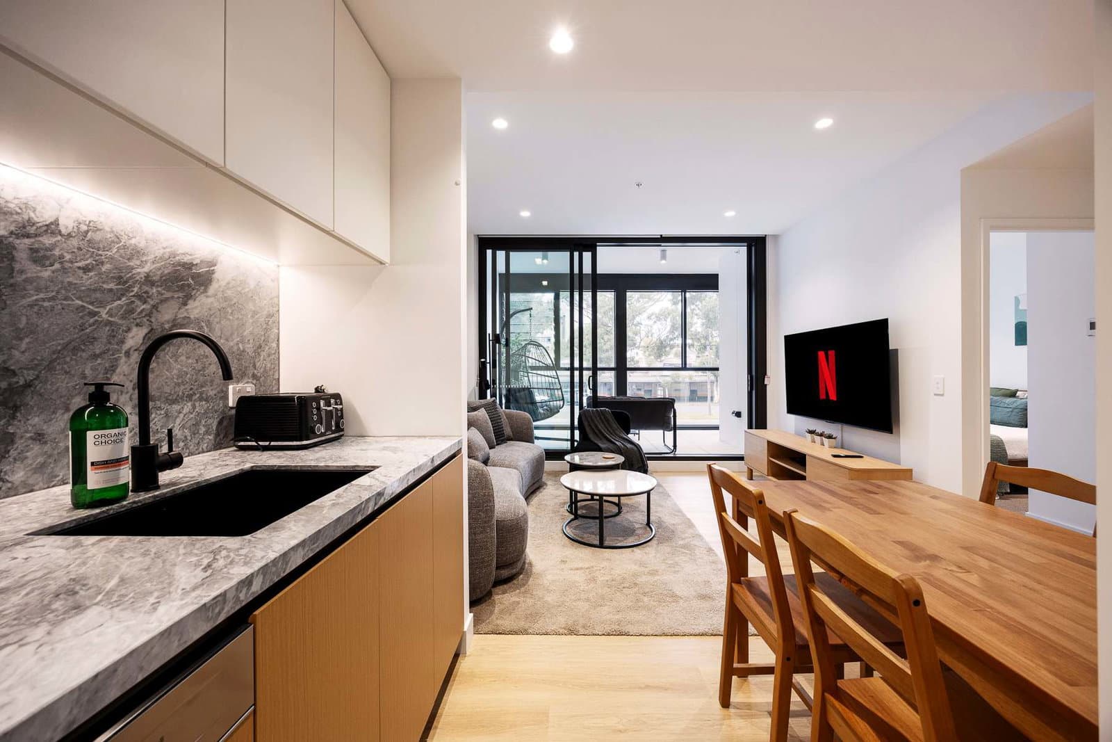 Furnished 3 Bedroom Apartment in St Kilda