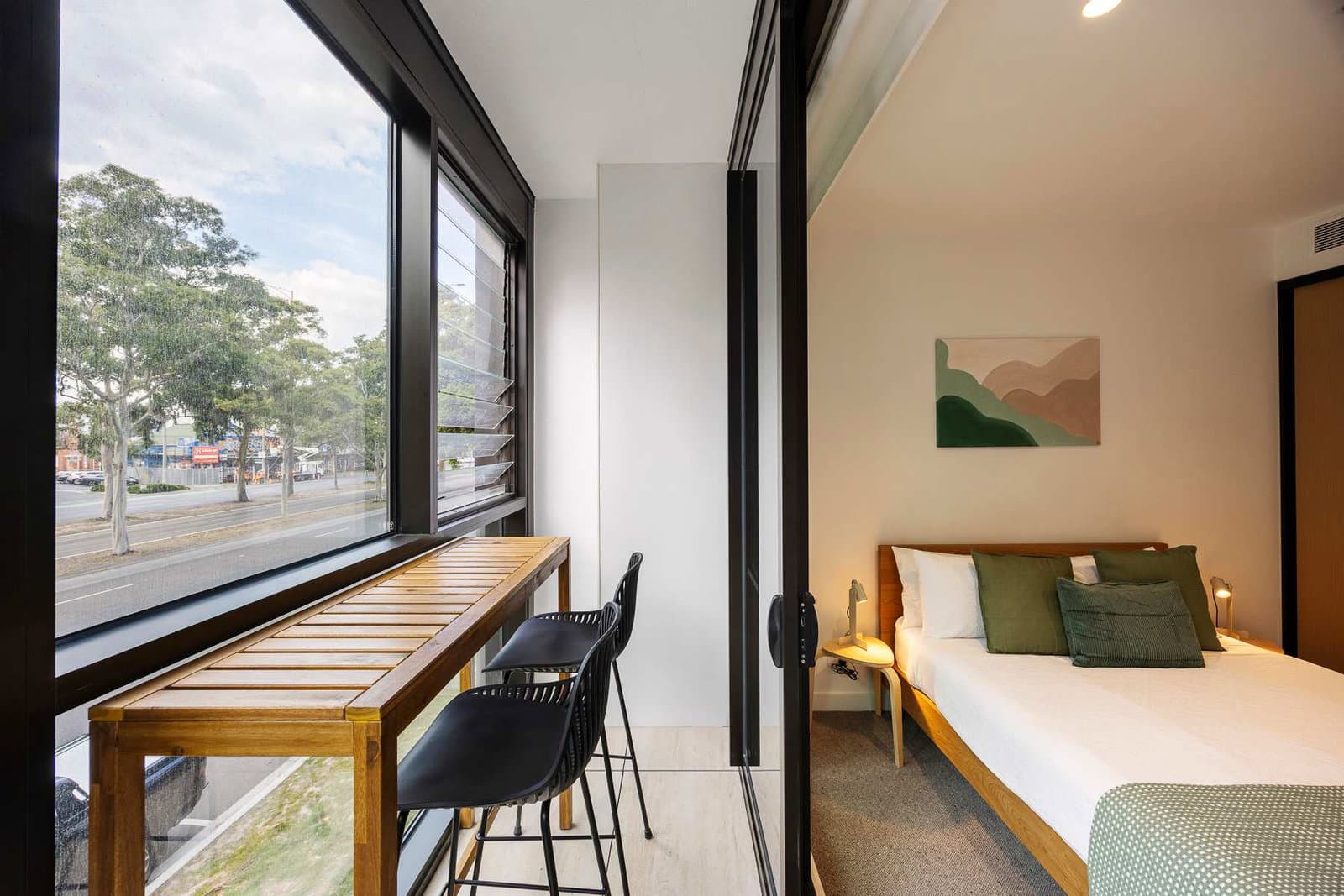 Furnished 3 Bedroom Apartment in St Kilda