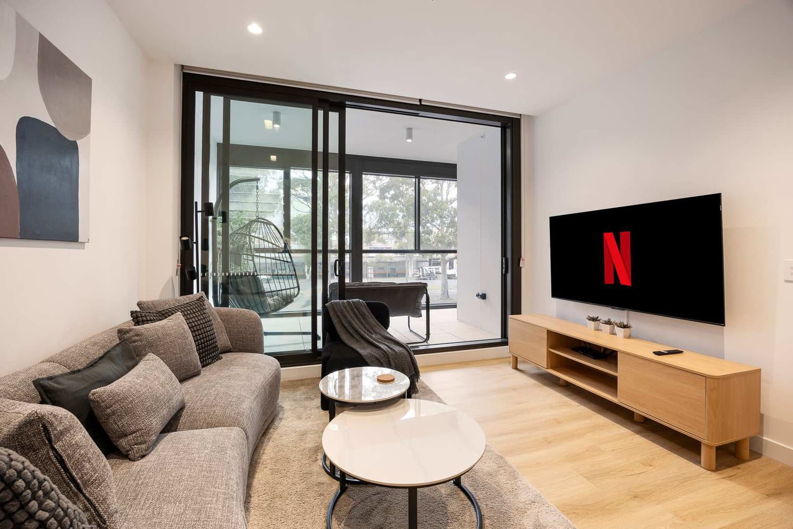 Furnished 3 Bedroom Apartment in St Kilda