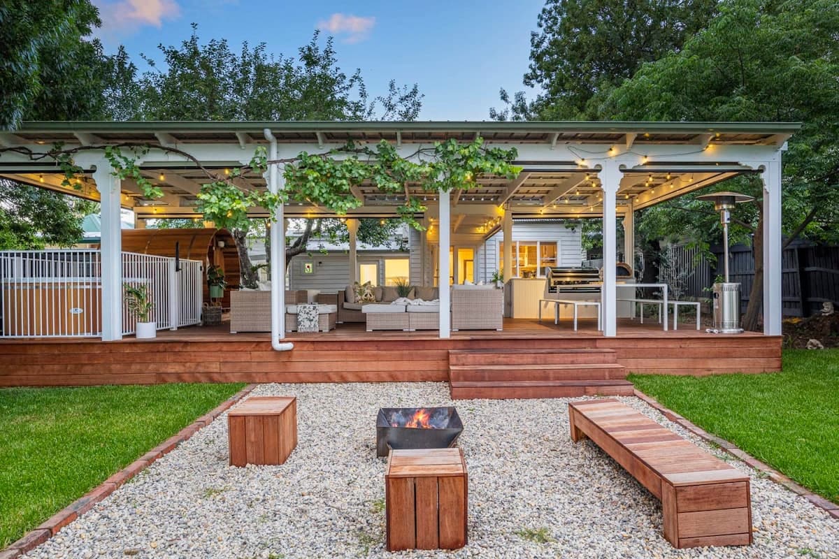 Furnished 6 Bedroom House in Yarra Glen