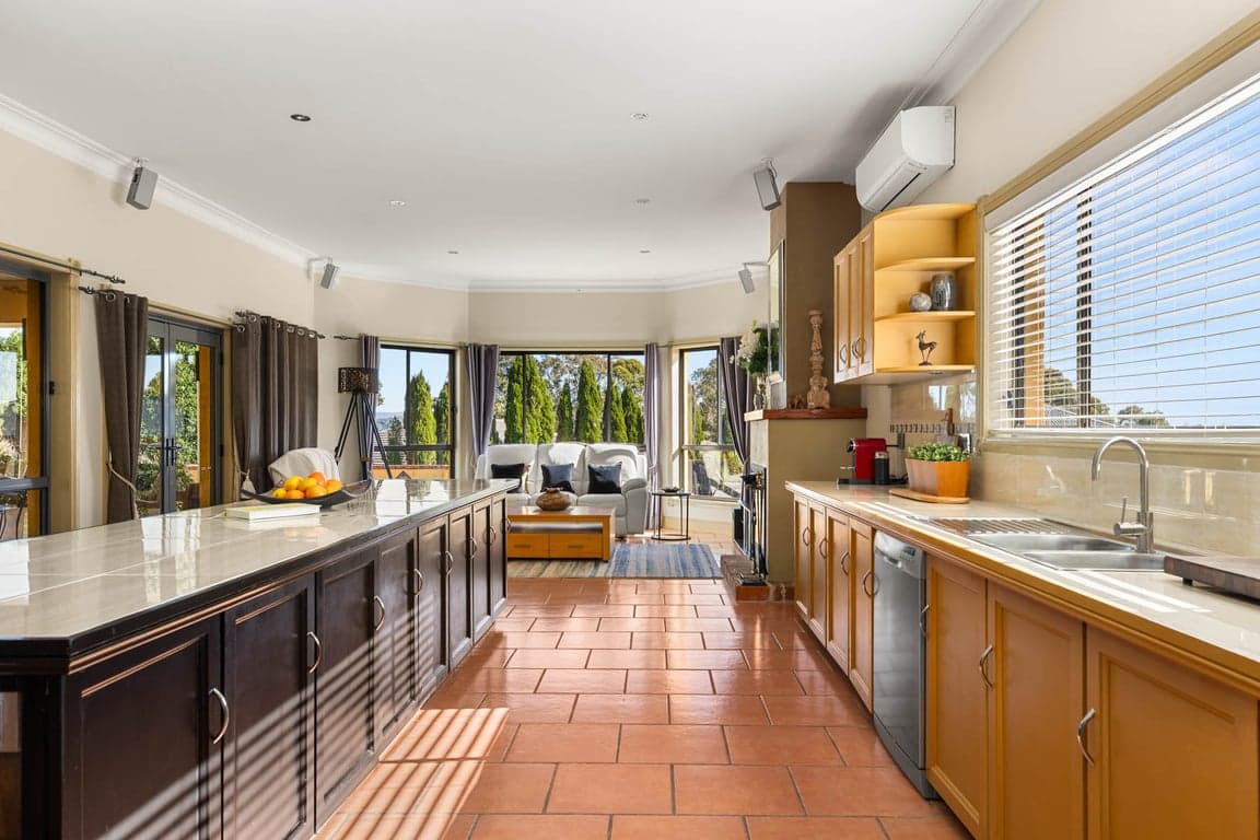 Furnished 6 Bedroom Apartment in Warners Bay