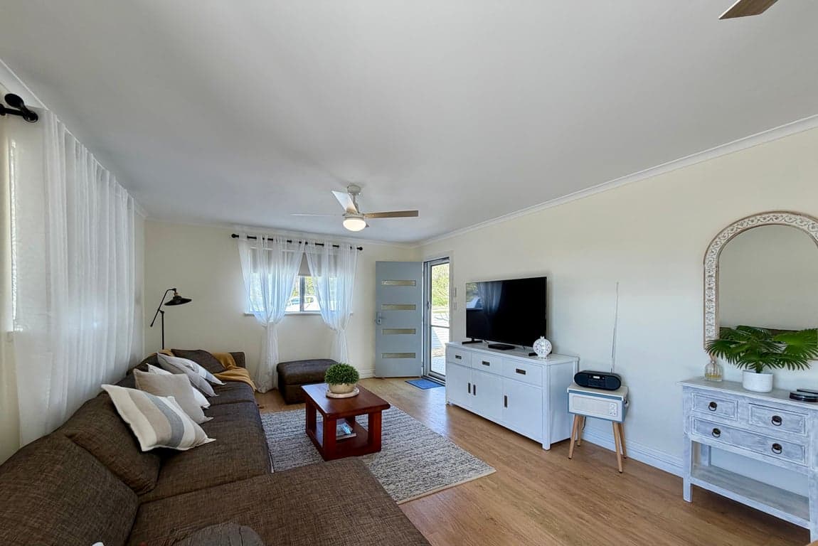 Furnished 3 Bedroom House in Preston Beach