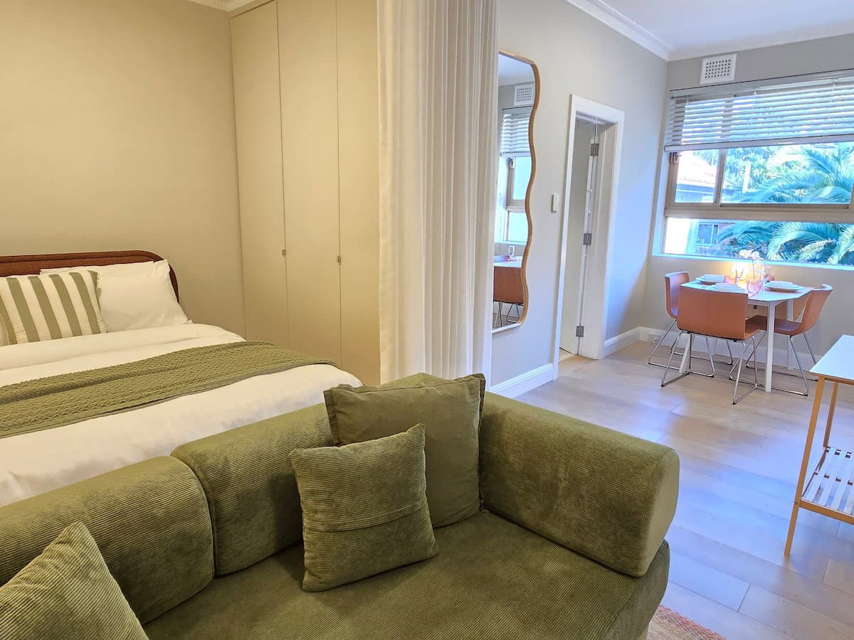 Furnished 1 Bedroom Apartment in Bronte