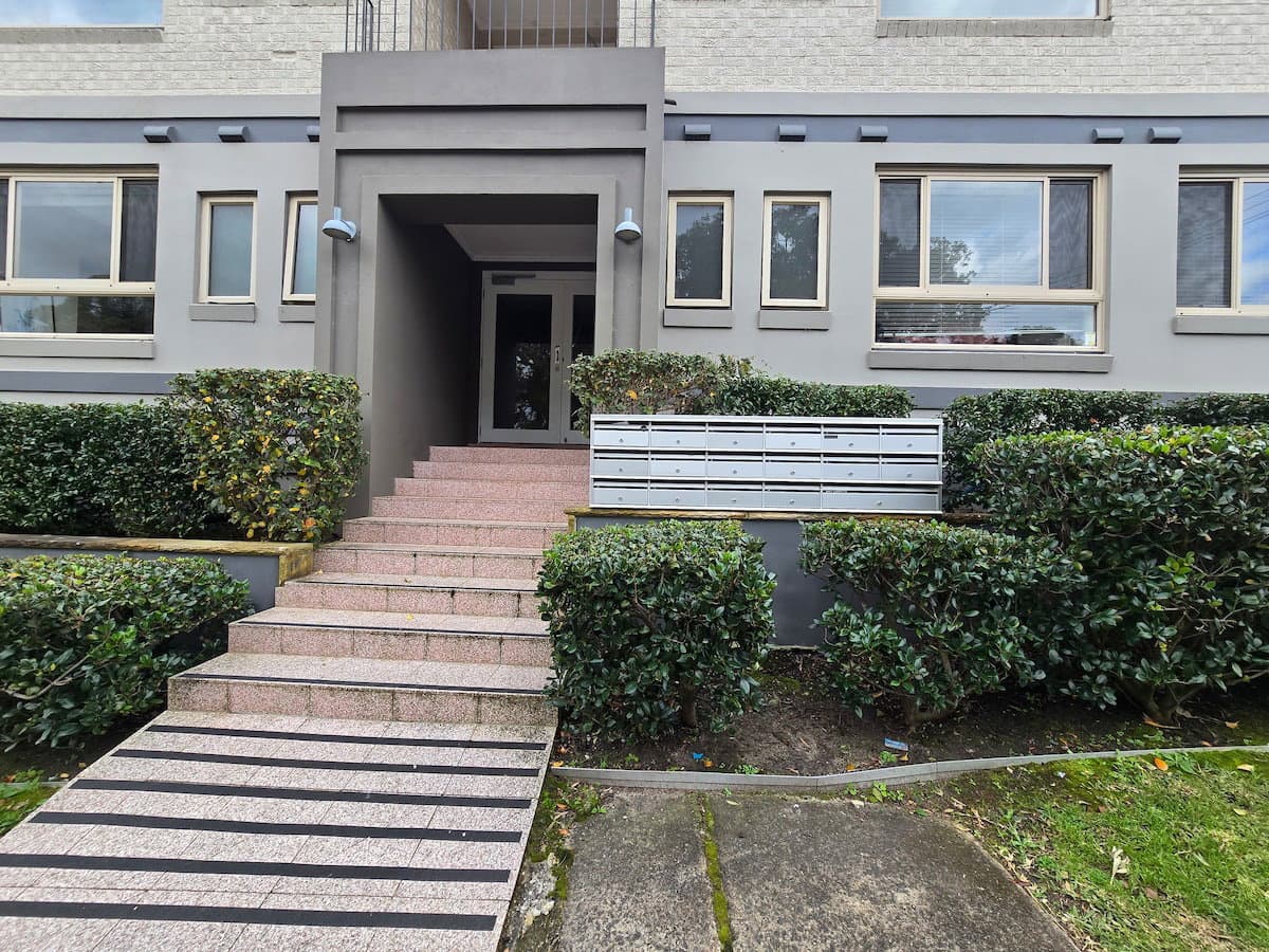 Furnished 1 Bedroom Apartment in Bronte