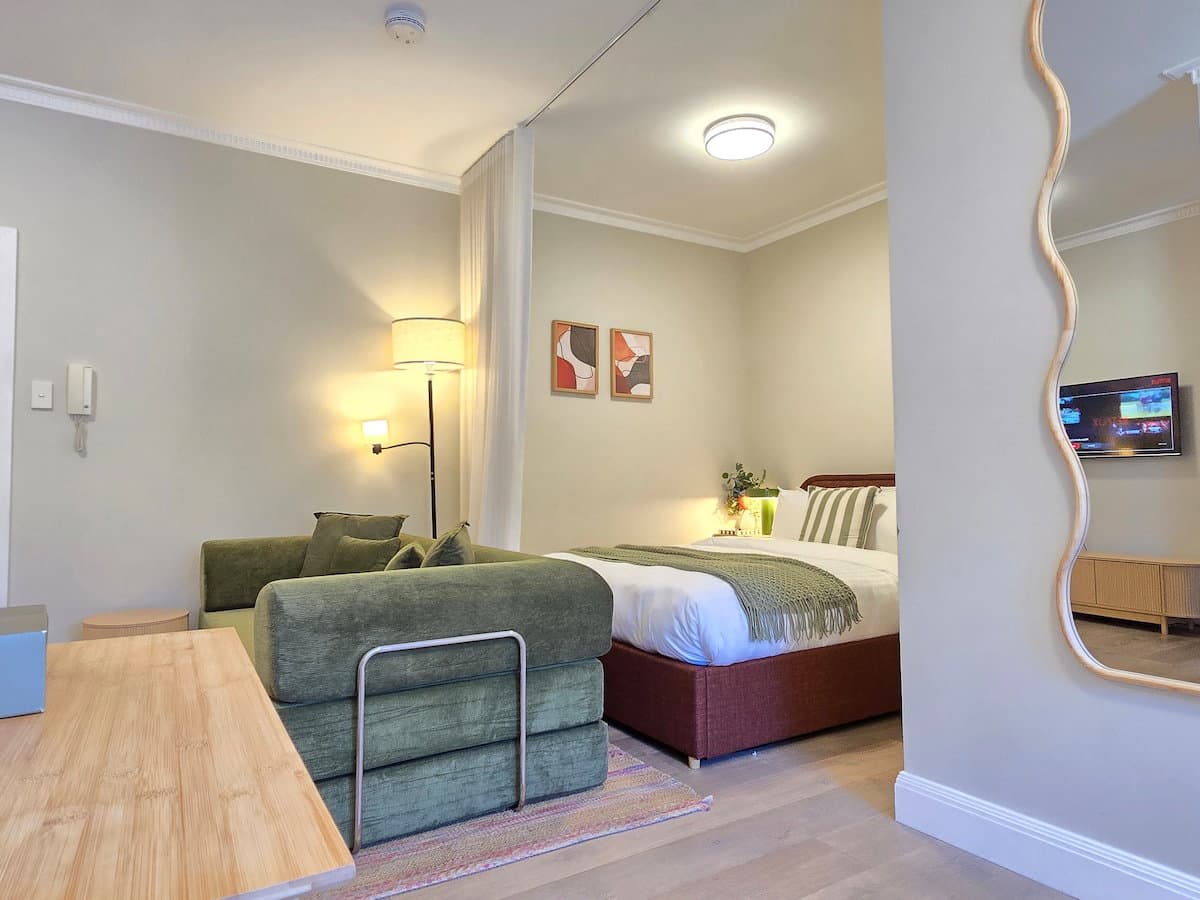 Furnished 1 Bedroom Apartment in Bronte
