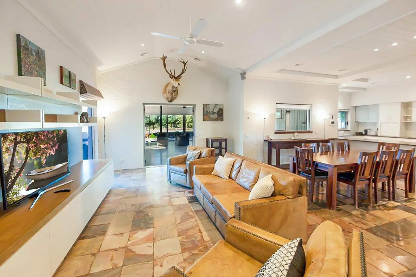 Furnished 5 Bedroom House in Moama
