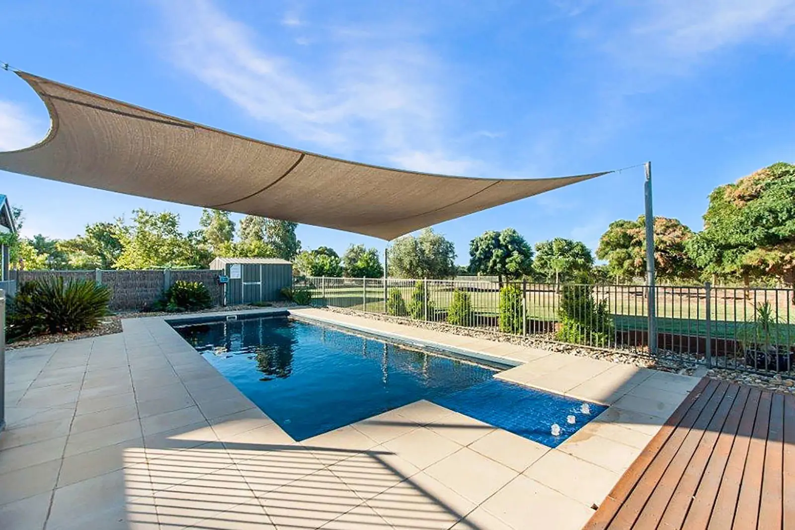 Furnished 5 Bedroom House in Moama