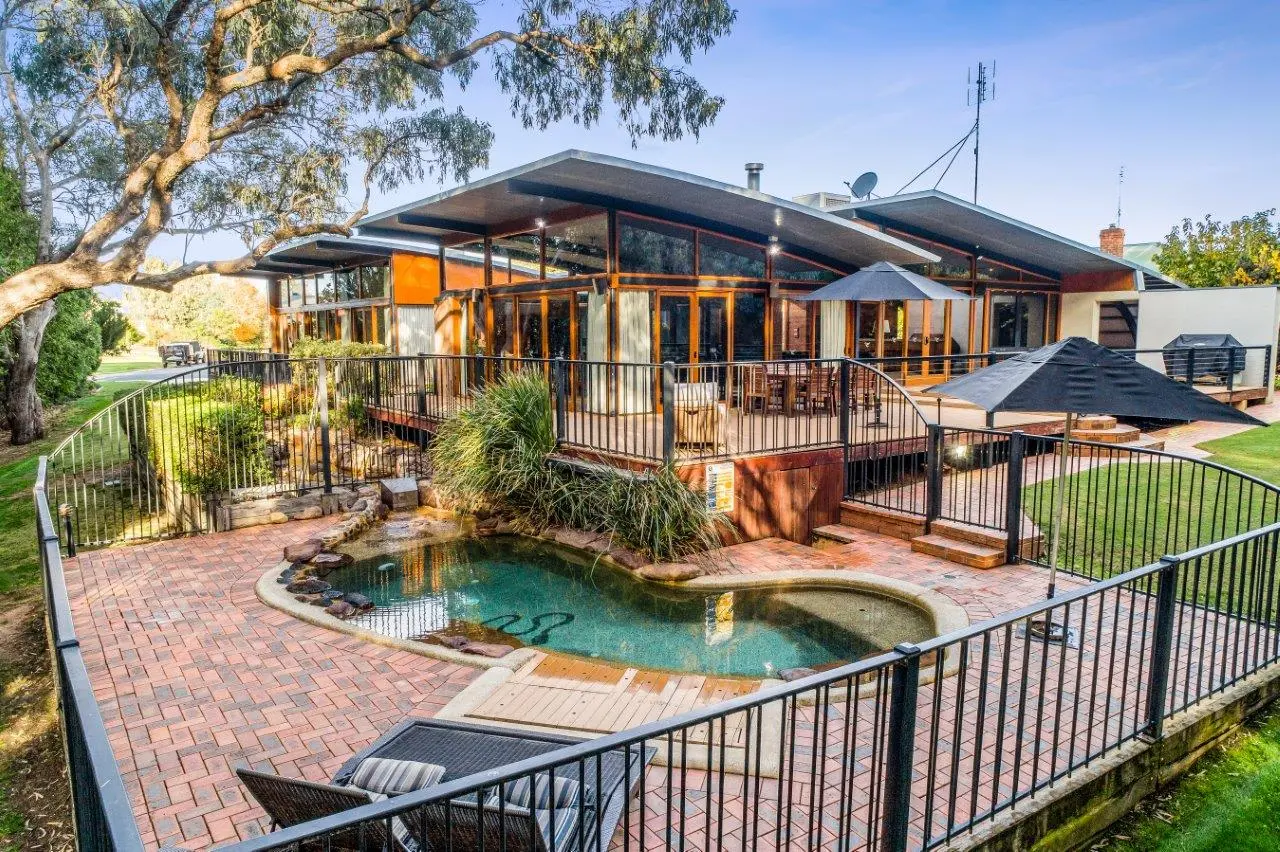 Furnished 4 Bedroom House in Moama