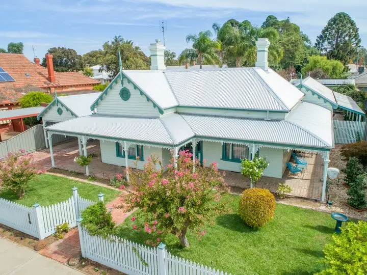 Furnished 4 Bedroom House in Echuca